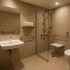 Salle de bain PMR : solutions faciles et sûres